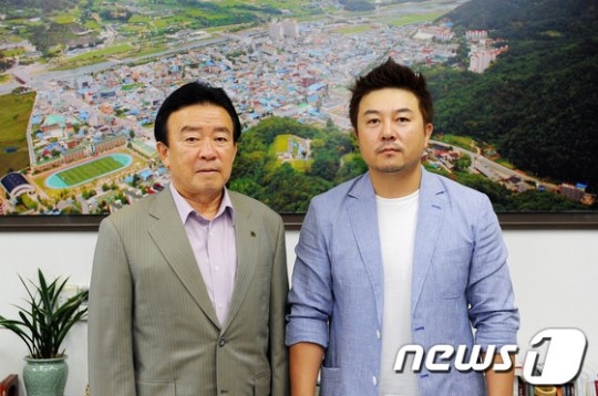 디자인홀릭 대표 박대근씨 양록장학금 기탁