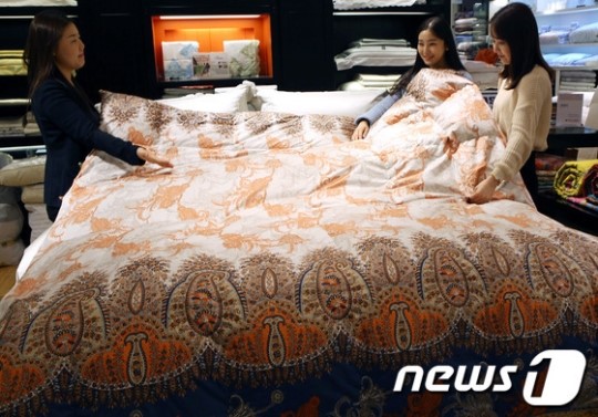 현대百, 구스다운이불 반값에 판매!