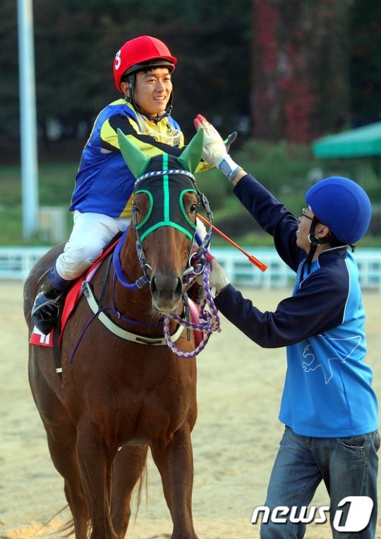우승 차지한 서승운 선수와 조이럭키
