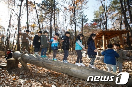 숲 속 놀이터 좋아요