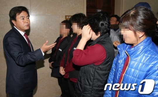 청소용역 노동자 만나는 김태흠 의원