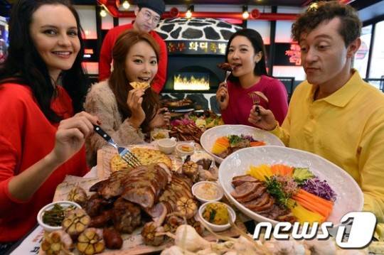 더 놀부족발 화덕구이 런칭