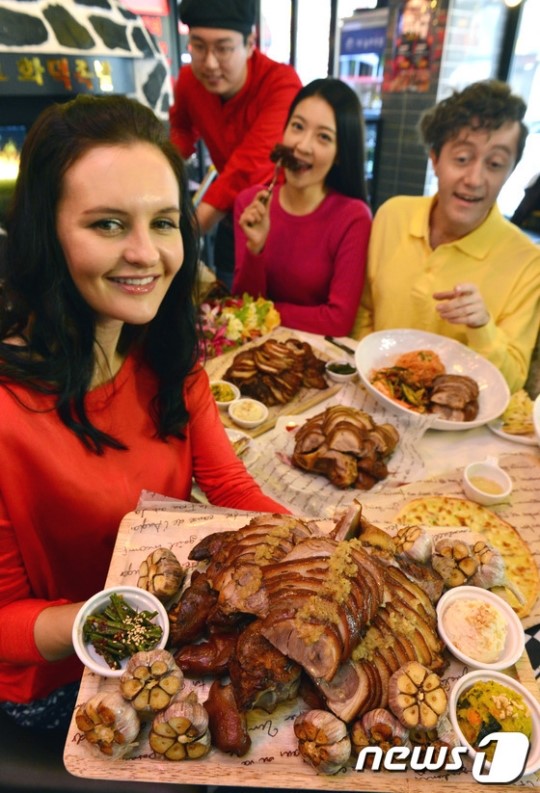 더 놀부족발 화덕구이 맛보세요