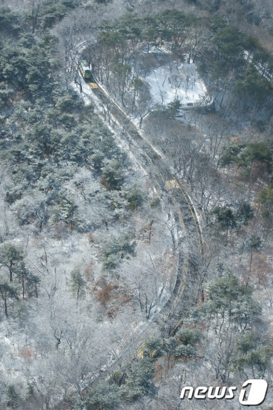 남산 산책로 설경