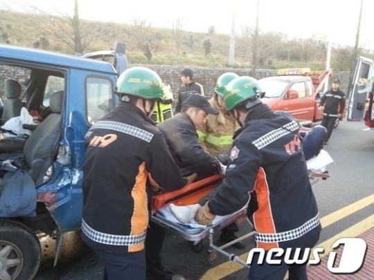 양산 물금IC 트럭끼리 충돌…3명 중경상