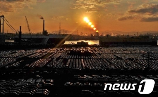 쉼 없이 달려온 수출 2013