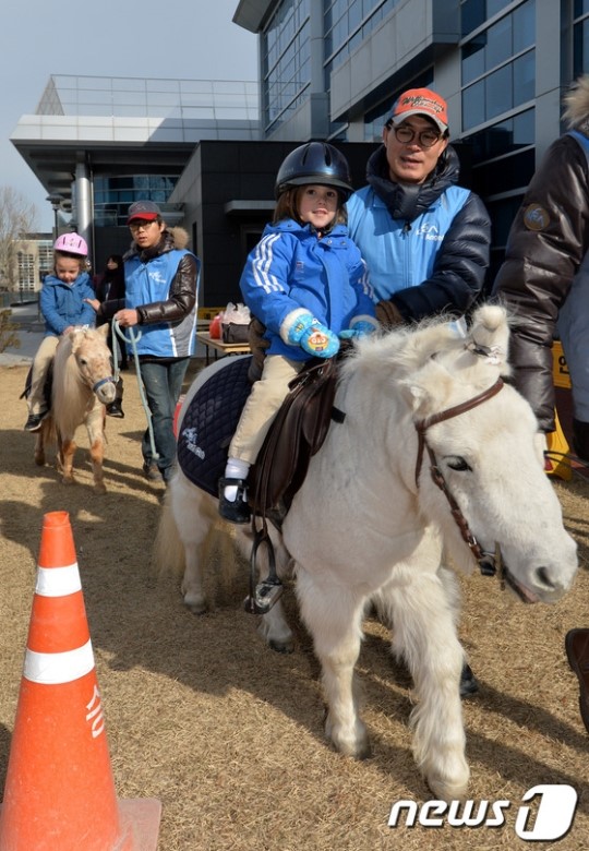 외국인학교 학생들 승마체험 신나요