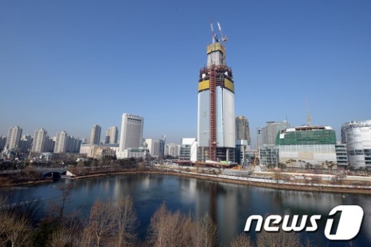수위 낮아지는 석촌호수, 왜?