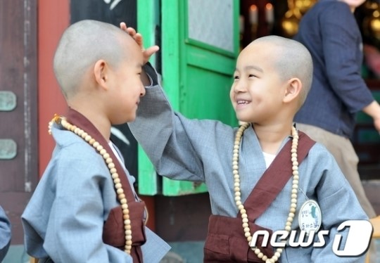 까까머리 어색하네