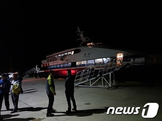 엔진 고장으로 회항한 돌핀호