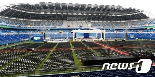 [교황 방한] 제단설치된 대전월드컵경기장