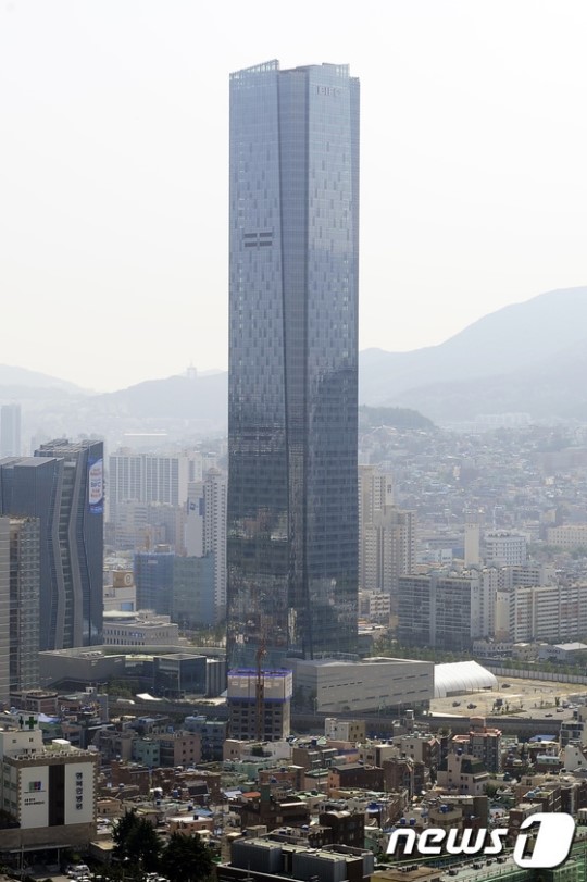 국제금융센터(BIFC), 준공