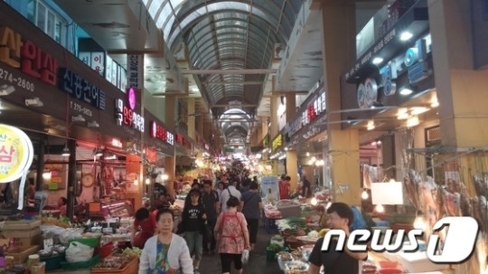 [르포]울산 신정시장 한가위에 화색…어깨 절로 들썩