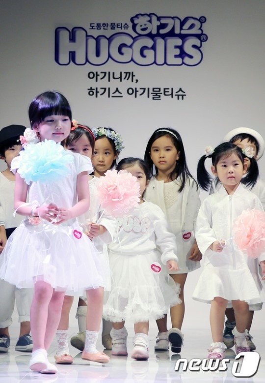 아기 물티슈로 만든 옷이래요