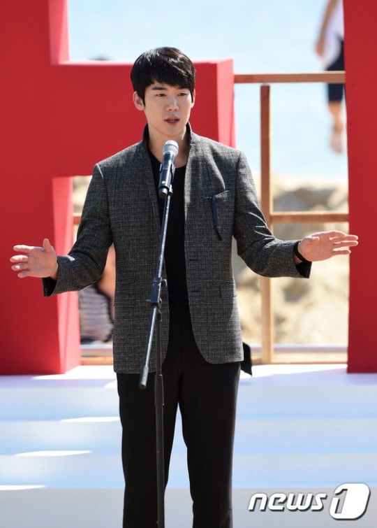 칠봉이 유연석, 해운대 오니 억수로 기분좋네~