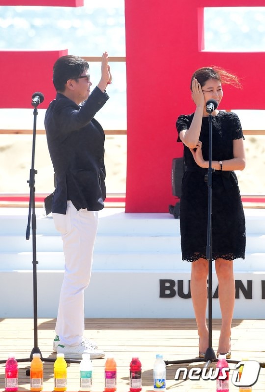 [19th BIFF]자유의 언덕 김의성, 카세 료 주사폭로 골목에서 고성방가