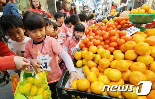 얘들아 손잡고 장보러 가자!