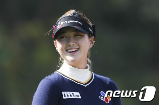 백규정 환한 미소