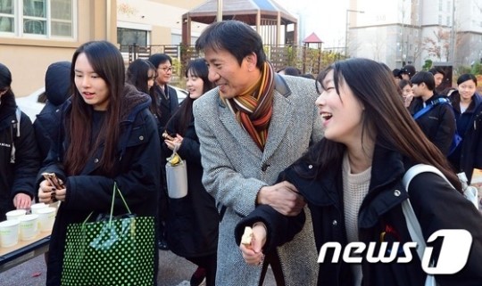 따뜻한 차라도 한잔 먹고가