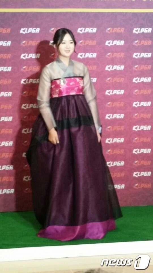 KLPGA 신인상 백규정, 함은정 한복 입고 등장 눈길