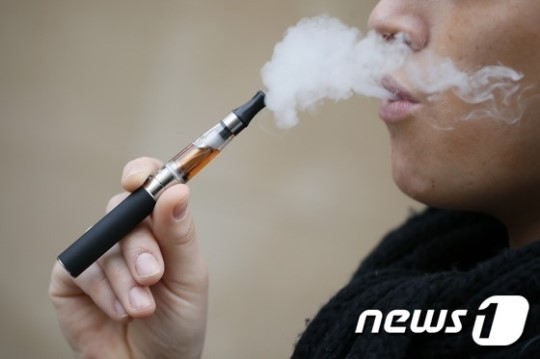 1살 아기 전자담배 액상 니코틴 복용후 숨져…첫 사망사례