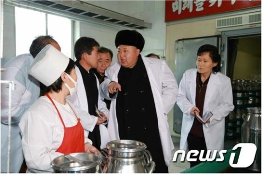 北 김정은, 어린이식품공장서 김정일 은덕 강조