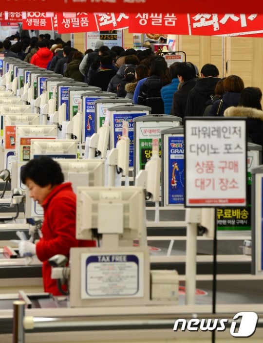 인기완구 품귀현상에 개점 전부터 장사진