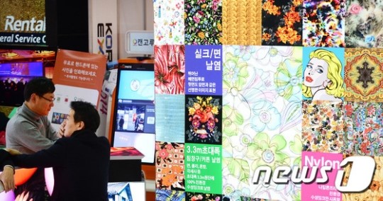 전시를 빛내는 출력물