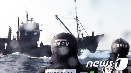태안해경, 정선명령 위반 中 어선 2척 검거
