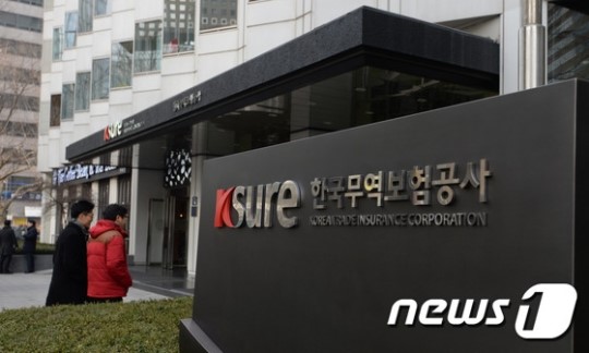 檢, 모뉴엘 뒷돈 조계륭 전 무역보험공사 사장 구속기소