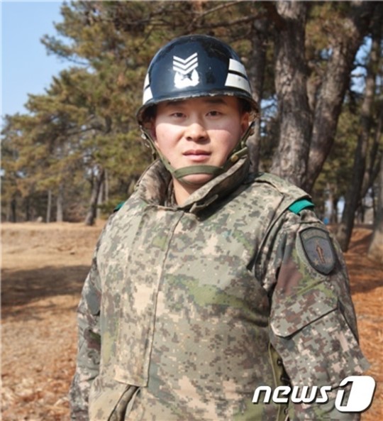 육군 소대장 호 안의 수류탄 폭발 속 훈병 지켜내