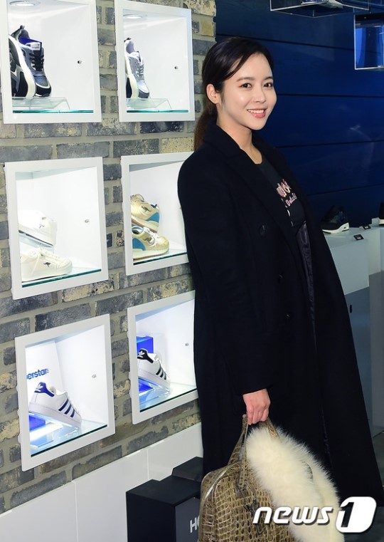 김희연, 미소가 예쁜 그녀