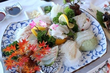 신선한 횟감이 조화로운 특별한 만찬 통영횟집