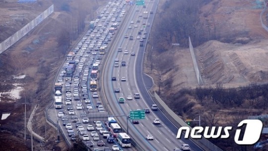 경부고속도로 귀성정체 시작