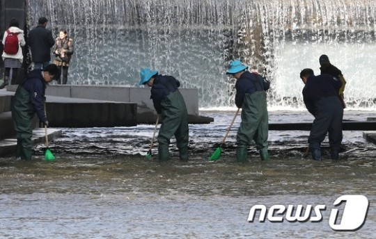 청계천, 봄 청소 합니다!