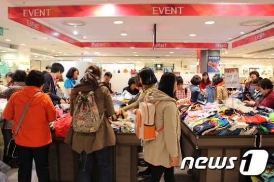 롯데百 전주점, 20~22일 블랙 쇼핑 위크…봄상품 최대 70%할인