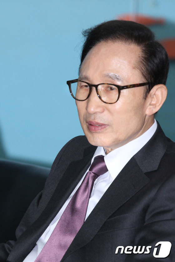 이명박 전 대통령 강정보 생각에...