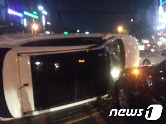 대전 경성큰마을 사거리서 SUV차량 충돌해 전복
