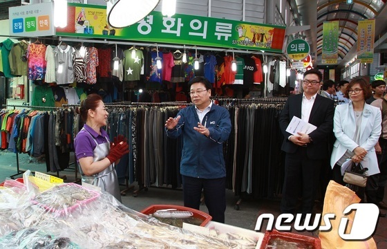 권선택 대전시장, 태평시장 방문…메르스로 위축된 상인 격려