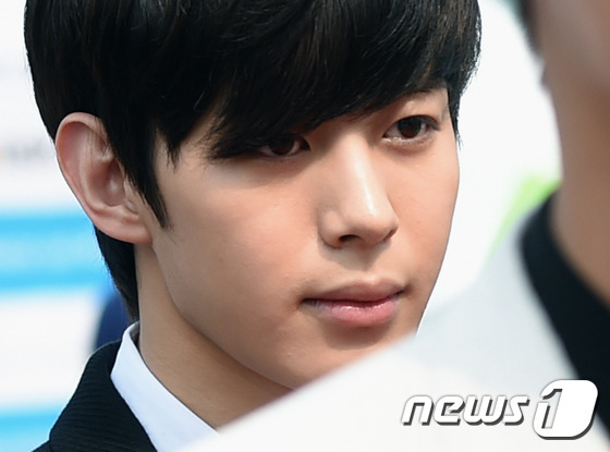 빅스 홍빈, 만화 찢고 한빛상으로~