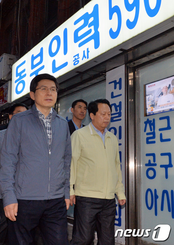 인력사무소 앞의 황교안 총리