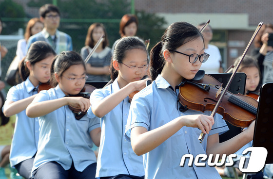 신용산초, 등굣길 음악회 개최