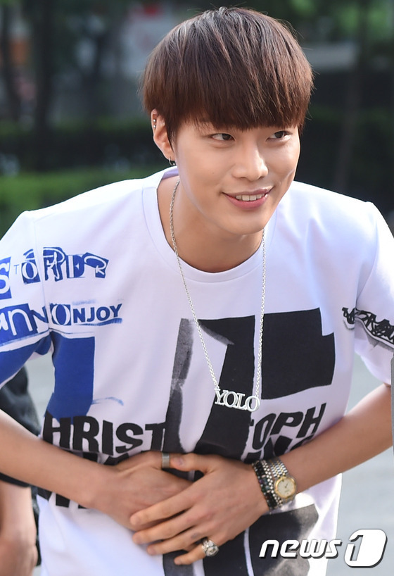 핫샷 준혁, 왕자님의 귀여운 배꼽인사