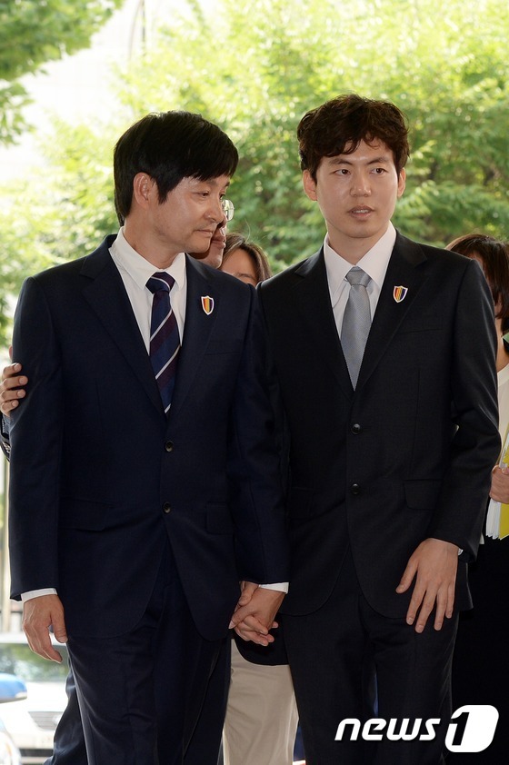 법정으로 온 동성부부의 혼인신고
