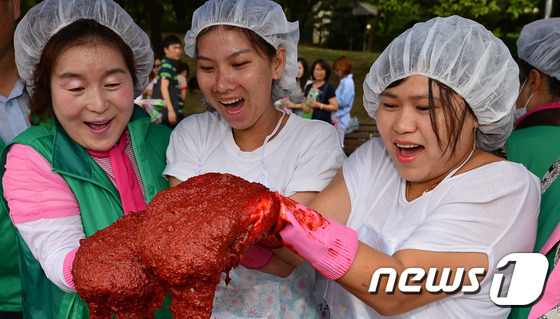 직접 담근 전통고추장 좀 보세요