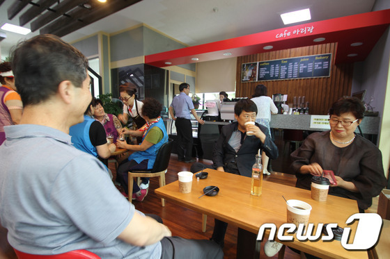 밀양시청 ‘카페 아리랑’  문전성시
