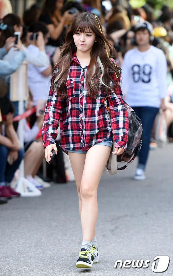 AOA 찬미, 출근길 패션은 하의실종~