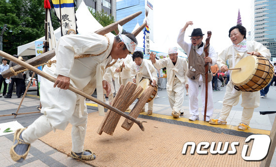 신명하는 지게윷 얼쑤