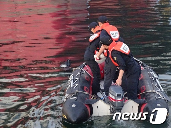 거제서 한밤 스쿠버다이빙 50대 숨진채 발견 (종합)