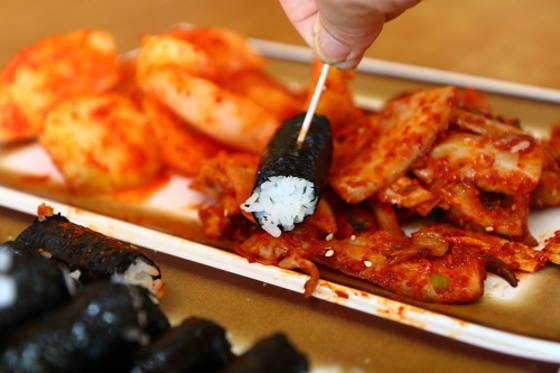 든든하고 푸짐한 한끼로 제격인 원조충무할매김밥
